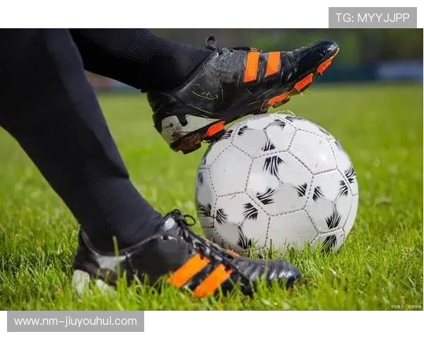 足球护膝设计创新与防护性能分析:带刺技术对运动员膝部保护效果的研究 足球护膝设计创新与防护性能分析:带刺技术对运动员膝部保护效果的研究