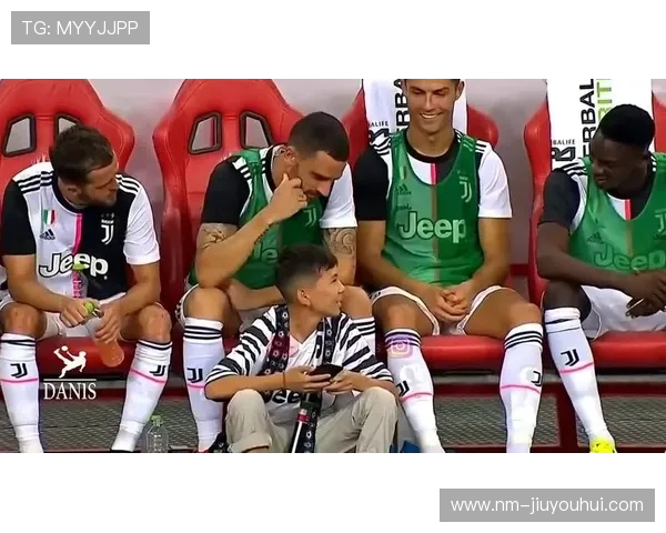 足球场上那些不可思议的奇葩姿势 看球员如何挑战常规动作极限