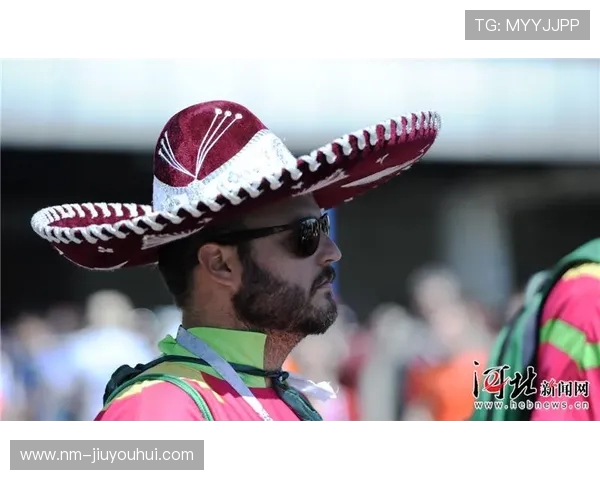 鸭舌帽下的足球帅哥风采尽显 球场上与时尚完美融合的青春魅力